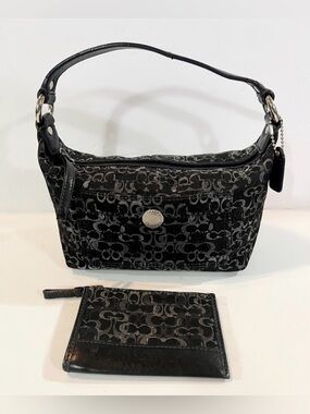 Coach Vintage Black Optic
Art Signature
Hampton Top Handle Bag
Purse and Wallet